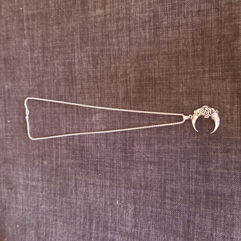 PEWTER MOON ROSE NECKLACE
